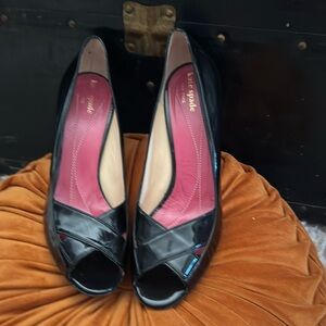 Kate Spade Black Patent Crisscross Open toe Heels Pumps Women's Size 8.5